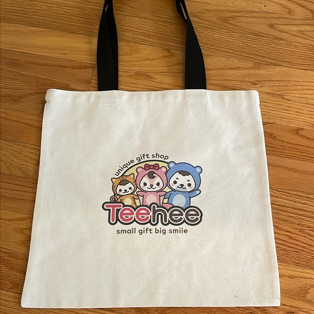 CUTE CANVAS TOTE FROM ‘TEEHEE’ (NWOT)